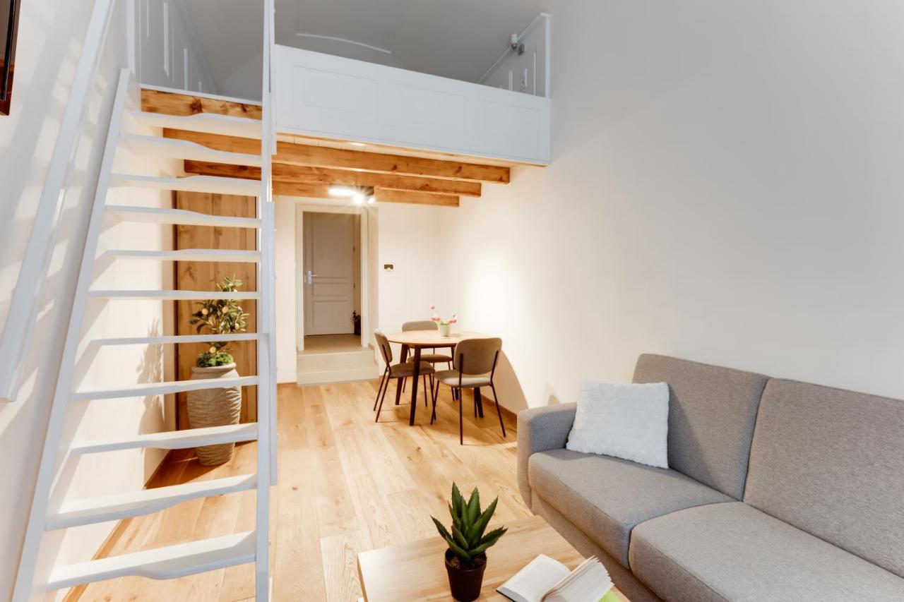 Dream Duplex On Riverside ปราก ภายนอก รูปภาพ